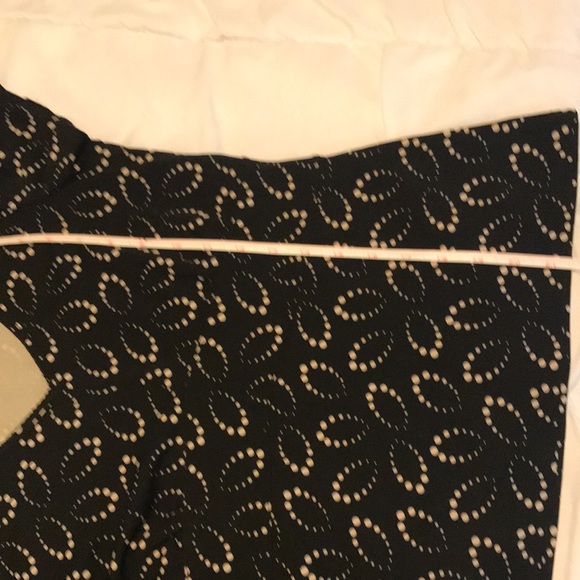 Liz Claiborne butterfly sleeve top - Picture 8 of 10